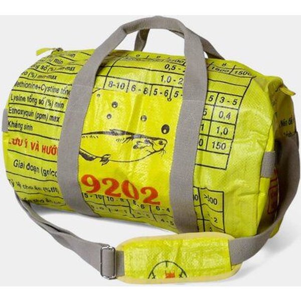 REFISHED fair fashion Tasche 'SPORTY BAG' - upcycelte Fischfuttersäcke
