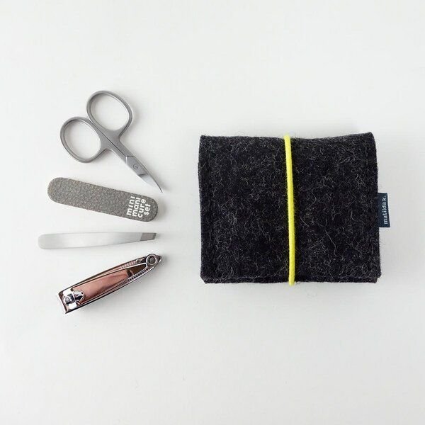 matilda k. manufaktur mini-maniküre-set 'jacob' (mit Nagelknipser) aus Wollfilz mit Rundgummi-Verschluß in vielen Farben