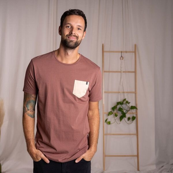Vresh Clothing Vilip - Classic Fit T-Shirt mit Brusttasche aus Biobaumwolle