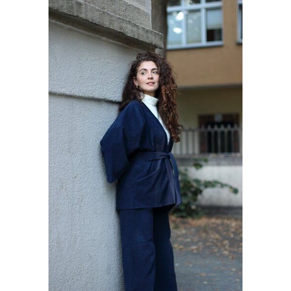 ManduTrap Elegante Kimonojacke aus Biobaumwolle – Cord in Grün, Blau oder Berry mit Gürtel und Taschen