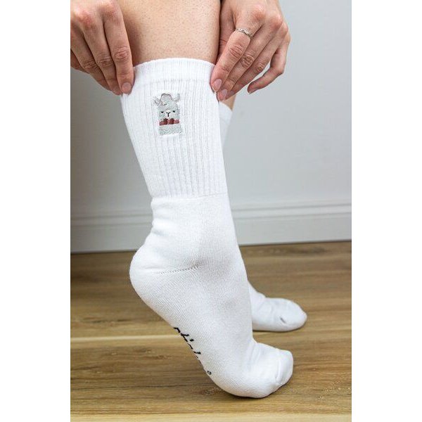 sticknic Socken mit Lama Motiv gestickt - Minimalistische Stickerei - Tennissocken - Kuschelsocken - Geschenk