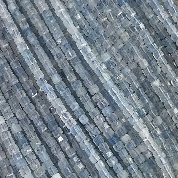 NatüRliche Aquamarin Perlen SträNge, Viereck, Facettiert, 2X2X2 Mm, Bohrung: 0.6 Mm, Ca. 170 Stk. / Strang, 15.55 Zoll (39.5 Cm)-image