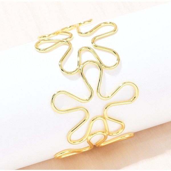 Brazaletes De LatóN Manguito De Huecos Para Las Mujeres, Flor, Chapado En Rack, Plateado De Larga DuracióN, Sin Plomo Y Cadmio, Real 18K Chapado En Oro, 1-5/8 Pulgada (4 Cm), DiáMetro Interior: 2 Pulgada (5.05 Cm)-image