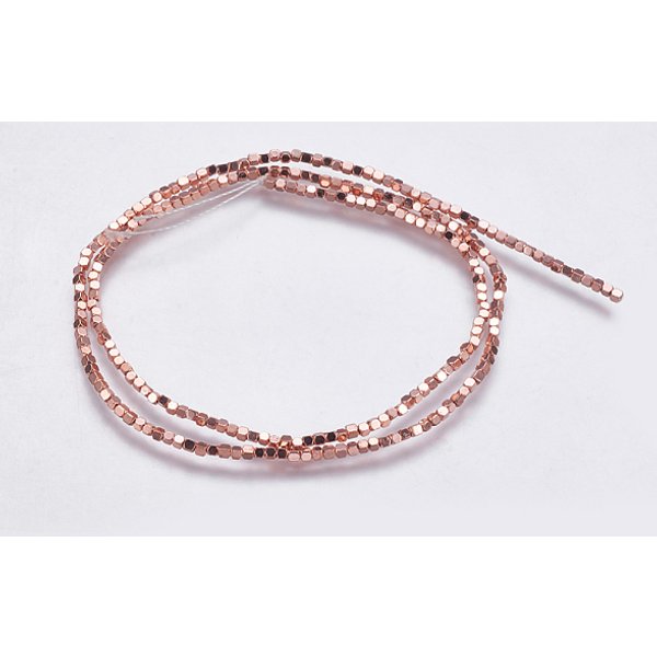 Galvanisieren unmagnetische synthetischen Hämatit Perlenstränge, facettiert, Würfel, rosé vergoldet, 1.5x1.5x1.5 mm, Bohrung: 0.2 mm, ca. 244 Stk. / Strang, 15.9 Zoll
