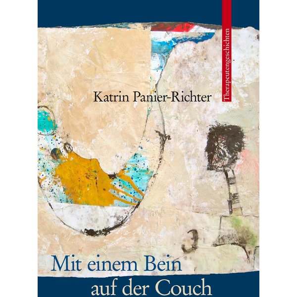 Mit einem Bein auf der Couch