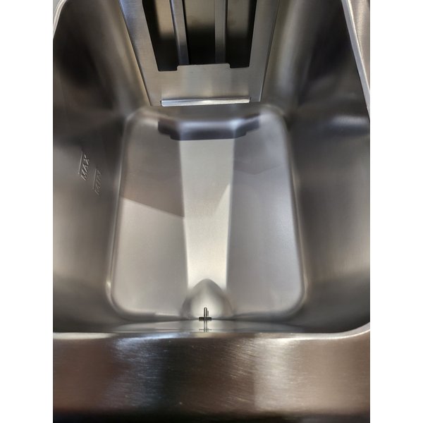 Chefs Range E350Z8F-L - 8 Ltr Counter top Induction fryer with auto basket lift