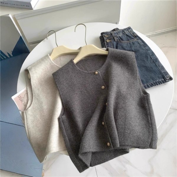 Soft Polar Fleece Knit Vest – Slim-Fit Single-Button Layering Staple For Women (Beige, Gray, Coffee, Khaki, One Size)