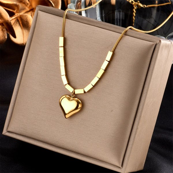 Cross Border European And American Heavy Industry Design Small Cube Love Titanium Steel Necklace Female Gold Plated Hip Hop Clavicle Chain High End Jewelry-image