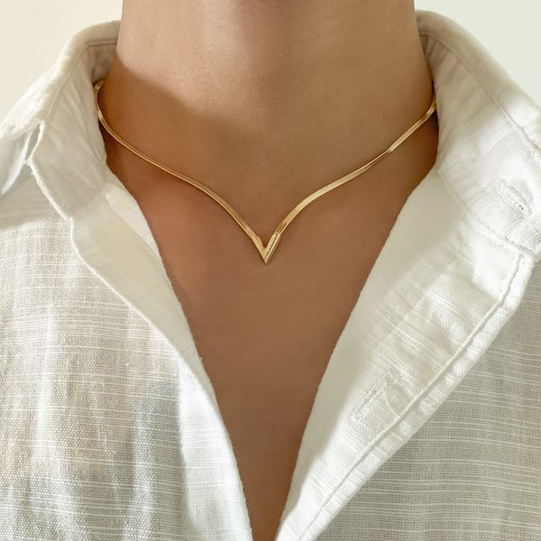 Unisex jewelry simple personality v shaped snake bone chain men's necklace niche hip hop high end necklace men