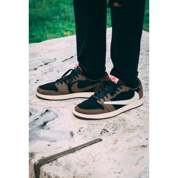 Nike Air Jordan 1 Retro Low OG SP Travis Scott "Mocha" CQ4277-001
