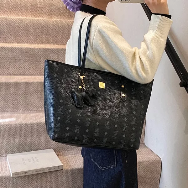 Free Shipping 2025 New Designer Fashionable Printed Commuting Tote Single Shoulder Bag Handheld Bucket Bag-image