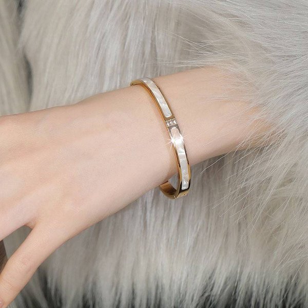 Titanium Steel High Grade White Shell Mother Of Pearl Bracelet Female Diamond Studded Simple Personality Bracelet Ins Design Trendy And Colorfast-image