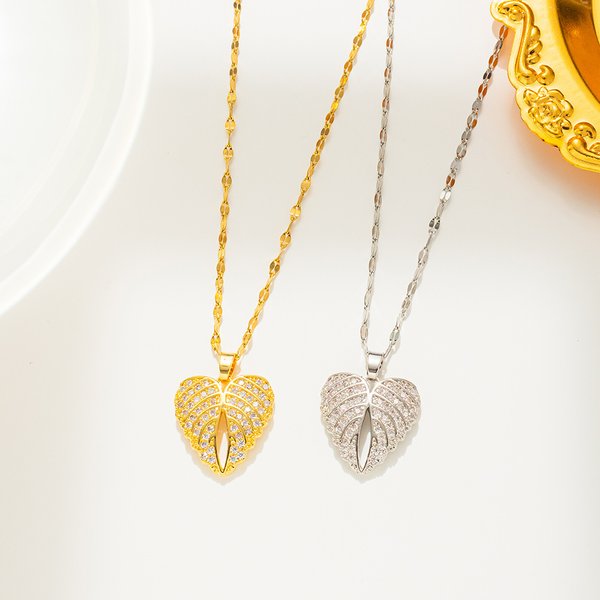 Diamond Heart Pendant Fashionable And Elegant Angel Wings Grateful Mother's Day Necklace-image