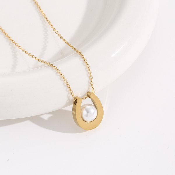Light Luxury Pearl Necklace For Female Minority Design Sense Titanium Steel U-Shaped Pendant Fashion And Temperament-image