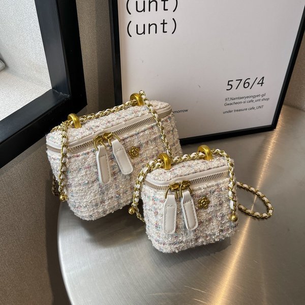 Woolen Mini Chain Bag For Women New Niche Design Box Bag All Match Messenger Bag For Autumn And Winter-image
