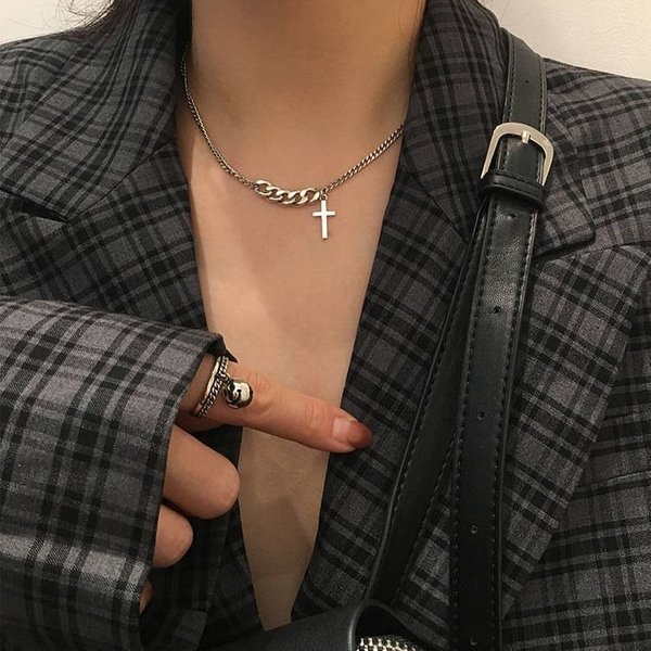 Korean Ins Style Short Cross Collarbone Chain Female Internet Red Minimalist Niche Light Luxury Necklace With Versatile