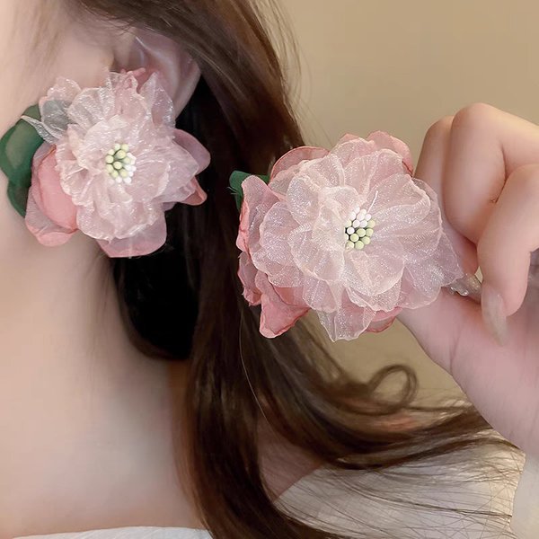 Pink Flower Exaggerated Earrings Seaside Holiday Earrings 2024 New Style Super Fairy Temperament Niche Unique Ear Clip Earrings-image