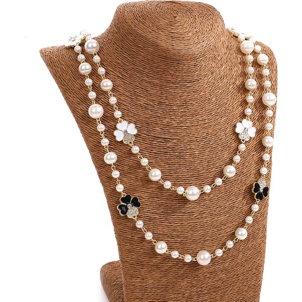 Leaf Clover Pearl Necklace – Layered Gold Chain (Sweet & Stackable)