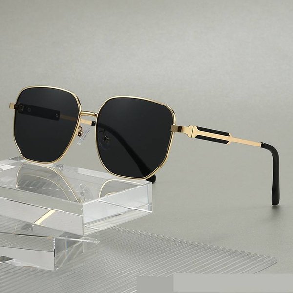 Fashionable Oversized Metal Square Sunglasses For Women High-End Style UV Protection Versatile Design