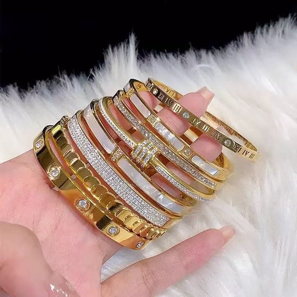 Women's European American Style Bracelet Stainless Steel Four Leaf Clover Starry Sky Design Vacuum Electroplated Diamond Encrusted Slim Waist High End Light Luxury