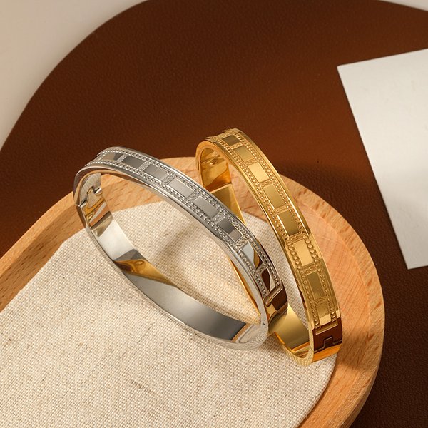 Women's Jewelry Titanium Steel Bracelet No Fading, High End, New Style, Star Studded, Electroplated, Finely Polished, High Gloss-image