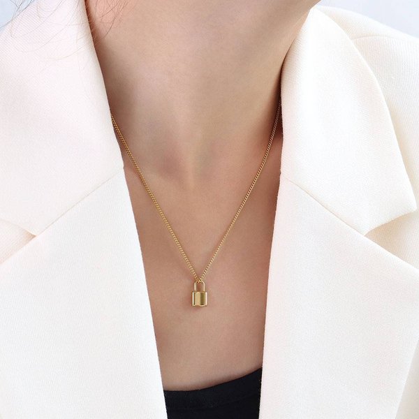 Small heart shaped simple pendant titanium steel thin chain fashion clavicle chain girl heart gold lock necklace
