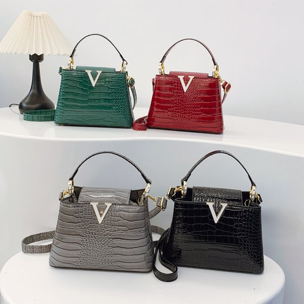 Light Luxury Crocodile Embossed Bucket Bag With Inner Compartment, Magnetic Closure, And Adjustable Shoulder Strap – Stylish & Spacious-image