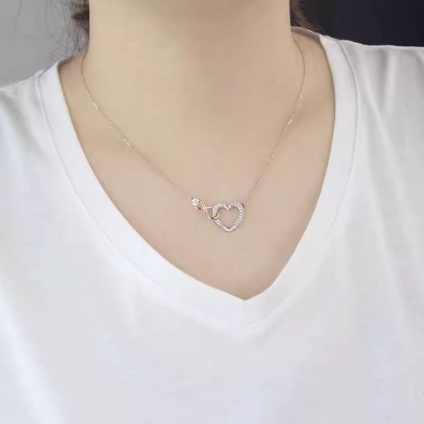 Simple And Exquisite Love Pendant Necklace For Women Fashionable And Elegant Peach Heart Clavicle Necklace-image