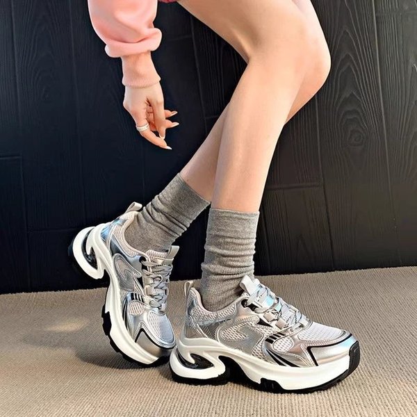 New All Match Small Size Super Hot Red Dad Shoes Women's Height Enhancing Thick Soled Breathable Sports Shoes-image