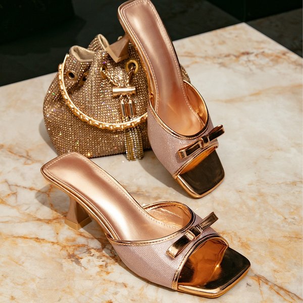 Vintage Diamond-Encrusted Floral Embellished Square Heels With Pointed Heels Paired With A Solid Color Party And Dinner Bag Set-image