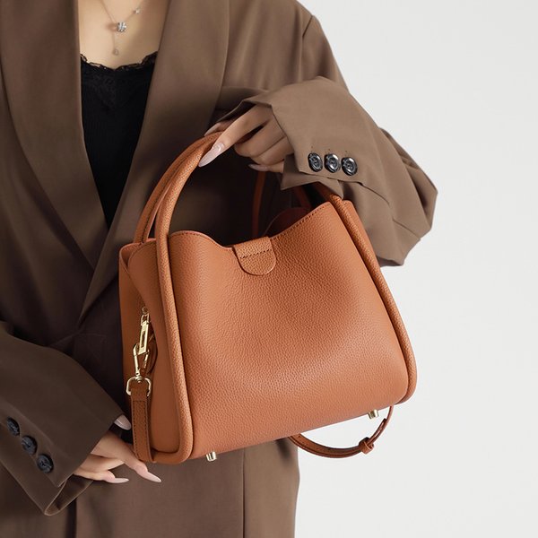 High Quality Fashionable Versatile Soft Cowhide Bucket Bag 2026 New Women's Bag Simple Large Capacity Commuting Shoulder Handbag