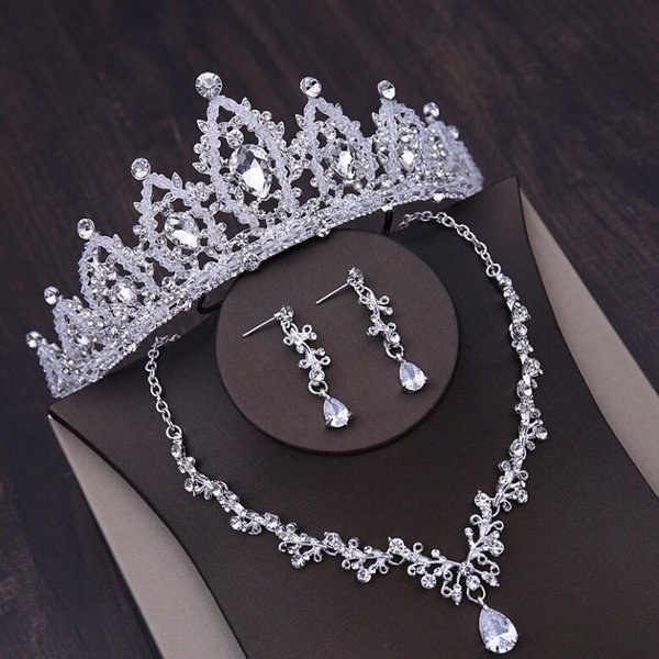 Korean New Style Bridal Necklace And Crown Three-Piece Set, Handmade Crystal Crown Accessories, Tiara And Earrings Set-image
