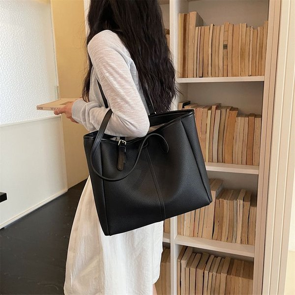 This Year's Popular Women's Bag 2026 New Model Is A High-end Layered Stylish Large-capacity Vintage Shoulder Handbag For