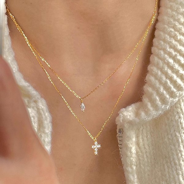 New Diamond Cold Style Ins Cross Necklace Creative Ladies Teardrop Shaped Pendant Clavicle Chain-image