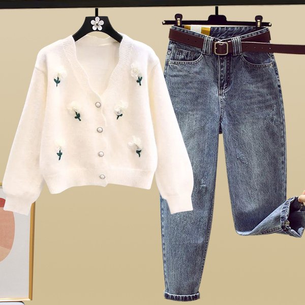 "Women’s Floral Denim Set – 3D Flower V-Neck Sweater & High-Waisted Carrot Pants | Slimming & Stylish Outfit"