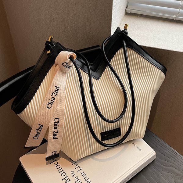 New Vertical Patterned Women's Bag French Casual Bag Korean Version Commuting Fashion Shoulder Bag Large Heart-Shaped Tote Bag-image