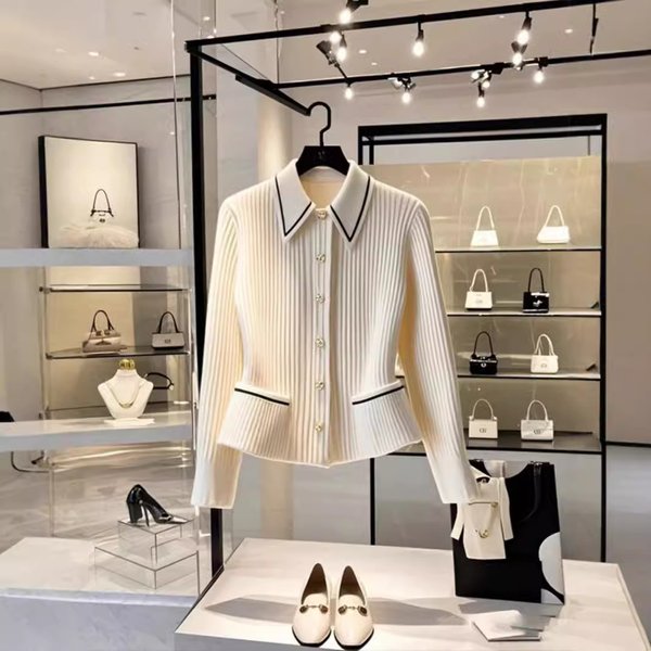 Women's Clothing Early Autumn New Style High End Unique Super Beautiful White Knitted Jacket Temperament Short Style Small Tops For Women-image