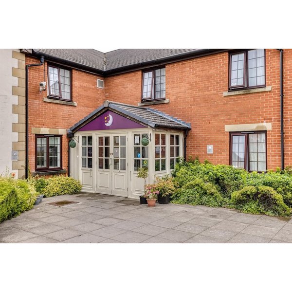 Enfield Lock - Premier Inn Waltham Abbey
