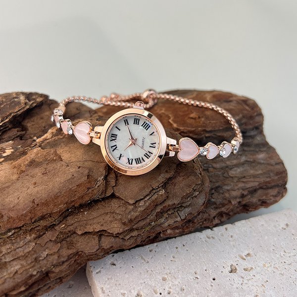 New niche women's quartz alloy bracelet with diamond inlaid heart shaped watch small dial temperament table
