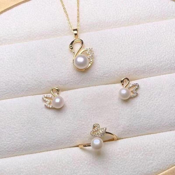 New Little Swan Pendant Necklace High Color Retention Fashion Collarbone Chain Trendy Jewelry Choker
