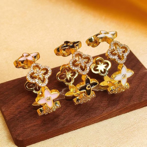 Oil Drop Full Diamond Lucky Four-Leaf Clover Open Hollow For Women, European And American Style, Ins Light Luxury,