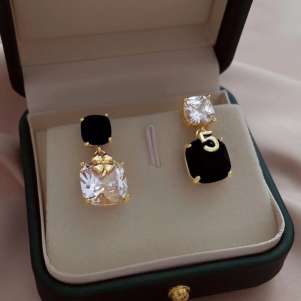 Asymmetrical Zircon Earrings For Women Niche Design High End Earrings Trendy Light Luxury Ear Jewelry-image