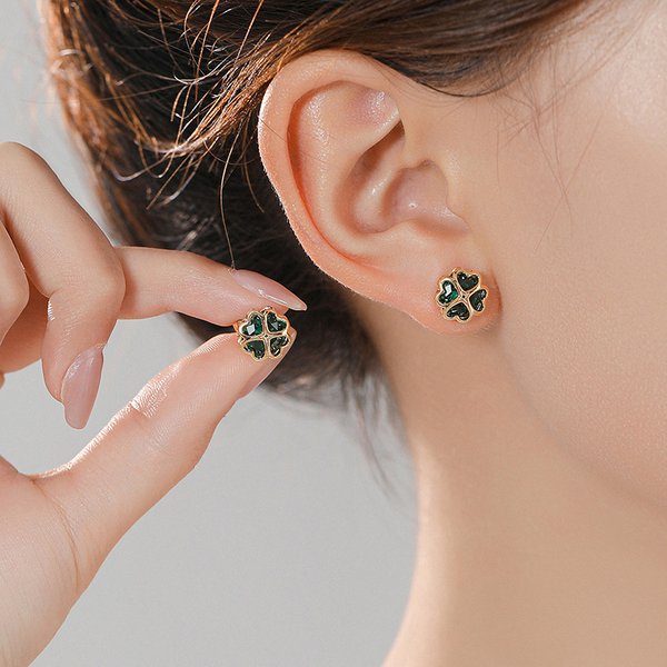 Four Leaf Flower Exquisite Small Earrings Female Green Flower Earrings Small Fragrant Design Temperament Earrings Trend-image
