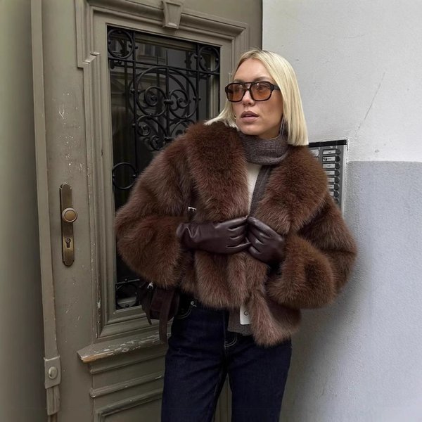 Women’s Faux Fur Coat – Short Eco-Friendly Fox Fur-Like Jacket, Vintage-Inspired Winter Coat With Pockets (V-Neck, Street Chic Style)