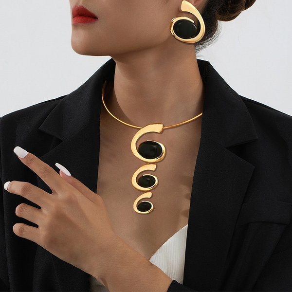 Women’S Jewelry Set Fashion Shaped Pendant Necklace Earrings Set Beautiful Temperament Hot Selling Jewelry Exaggerated-image