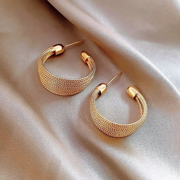 Fashion Brushed Circle Texture Metal Niche C-Shaped Personality Hoop Earrings For Women Minimalist Style Ear Jewelry-image