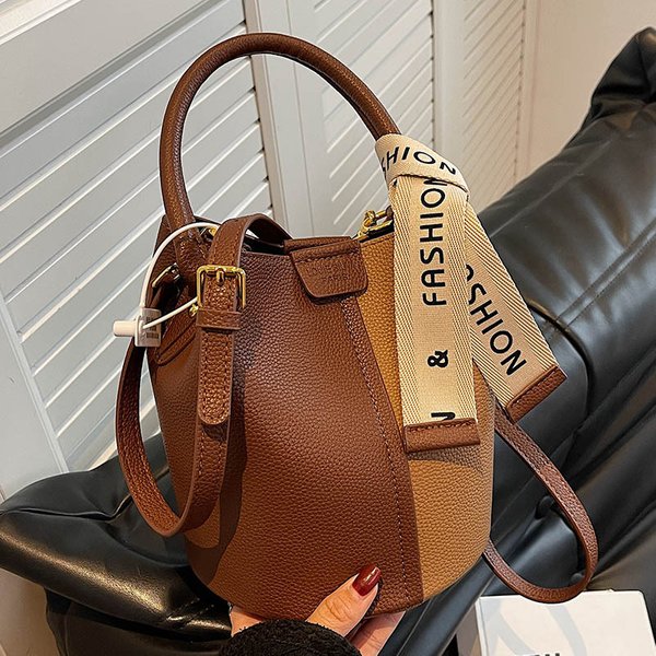 New Handheld Bucket Niche Design, Women's Color Blocked Crossbody With High Aesthetic Value, Underarm Shoulder Bag-image