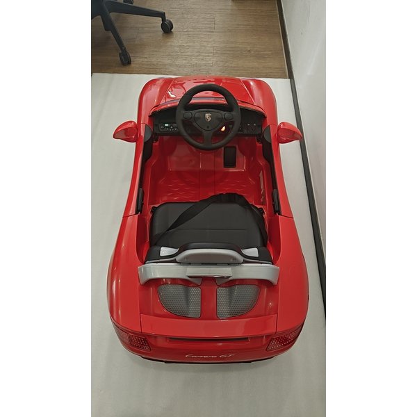 AIYAPLAY Kinder-Elektroauto Porsche Carrera GT Lizenz 12V mit Fernbedienung 2,4G 2 Motoren Hinterradfederung Sanfter Start Musik USB Scheinwerfer Hupe 3-6 Jahre 2,8-3,6 km/h Rot Aosom