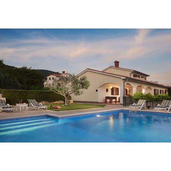 Maison De Vacances à RašA à Partir De 236€ Par Nuit-image