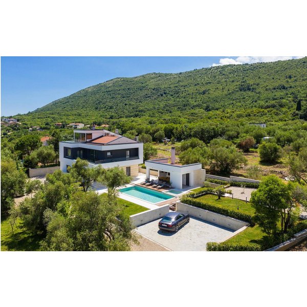 Maison De Vacances à RašA à Partir De 867€ Par Nuit-image